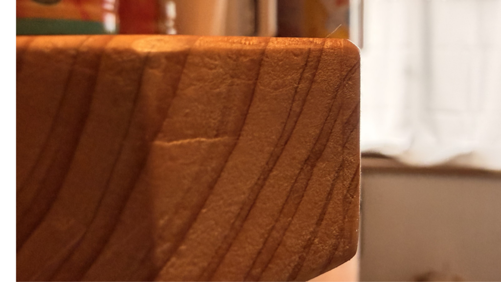 棚の通り道となる角も落としました