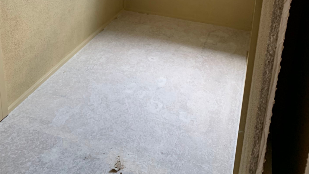 クッションフロアを剥がした床