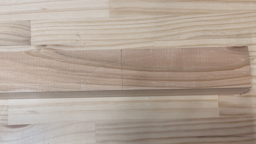 曲尺で直線を引けました