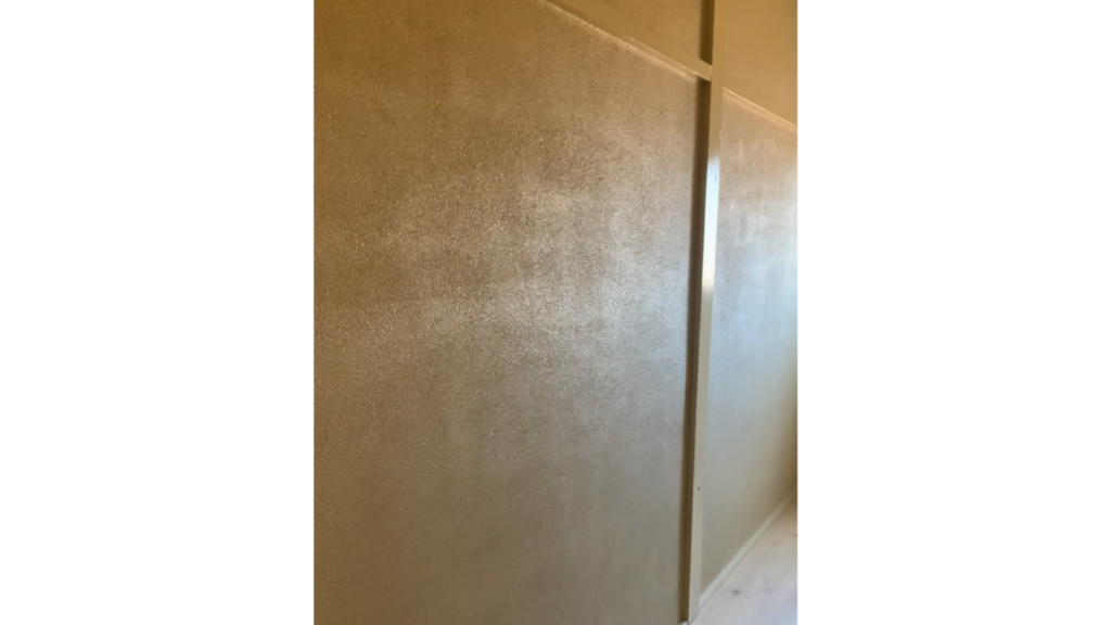 パントリー側の砂壁